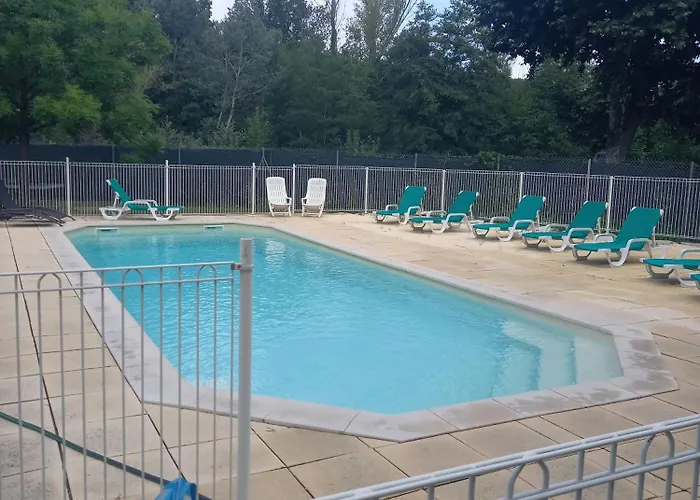 Camping Sainte-Jalle בית נופש Sainte-Jalle