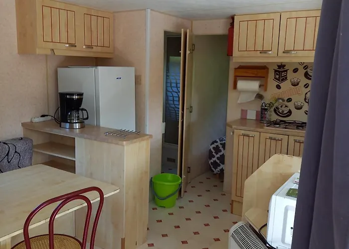 Camping Sainte-Jalle בית נופש